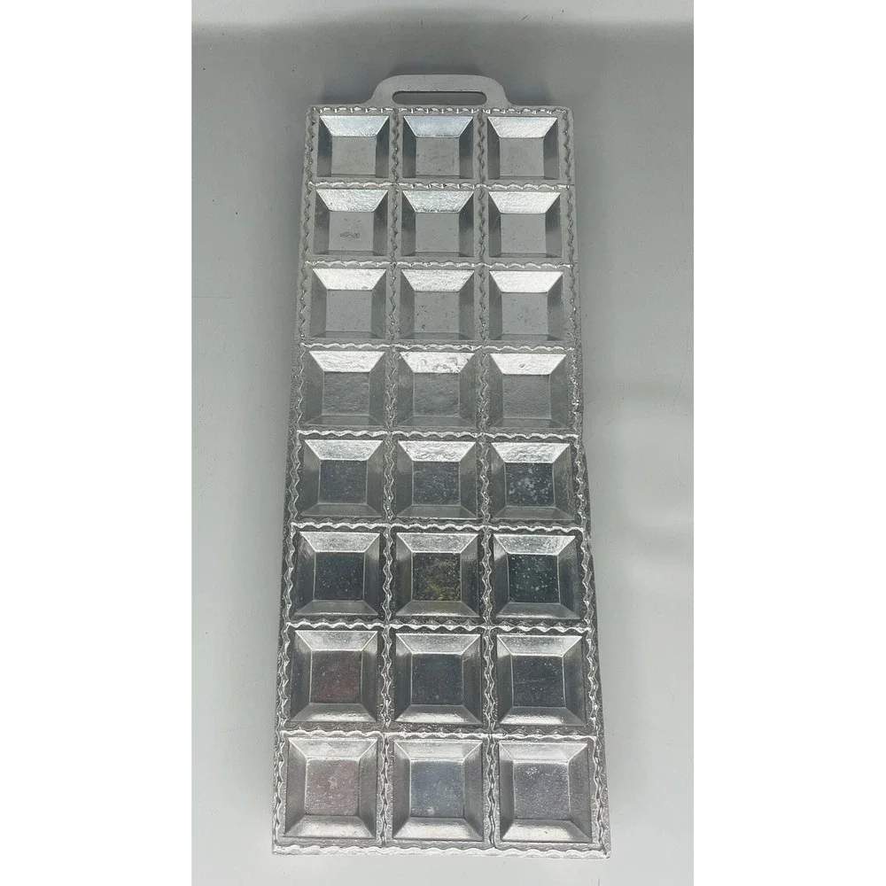 Ravioli Press‎ IPS Makes 24 Mini 1
